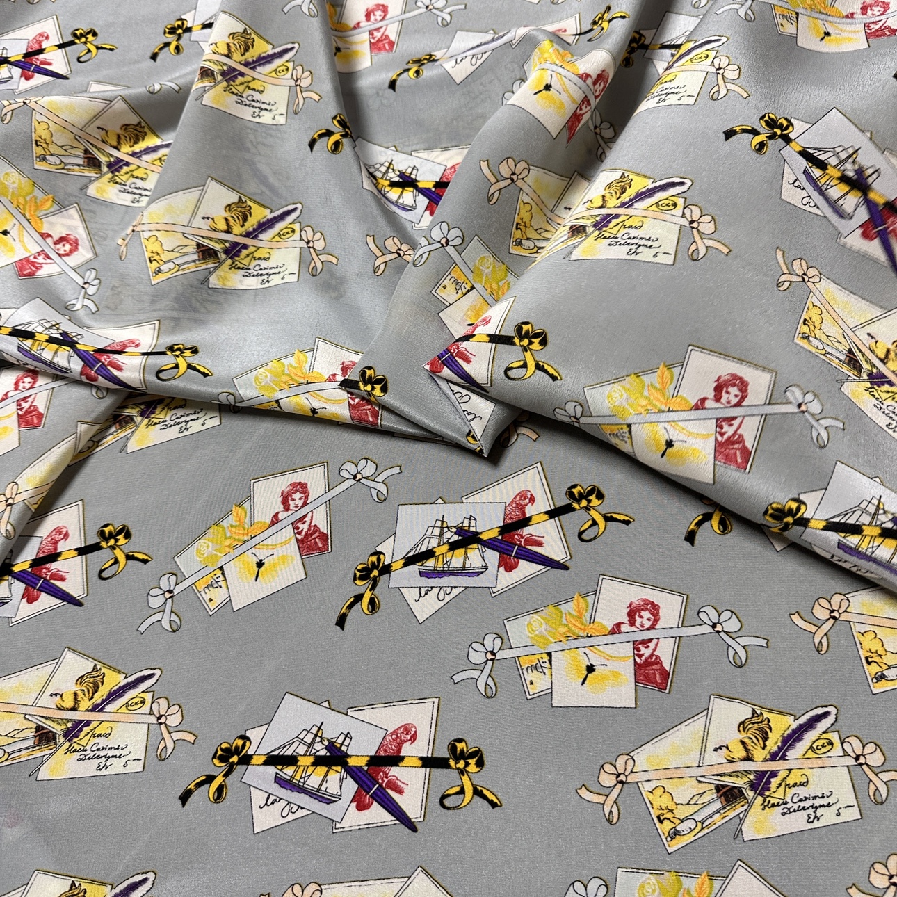 当季洋气新款高级灰底邮件印花双绉真丝布料衬衫服装桑蚕丝面料