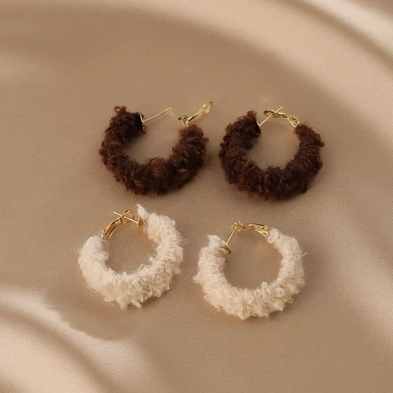 合金耳饰 温柔秋冬毛绒耳圈新款爆款复古耳环圈圈明星同款耳环
