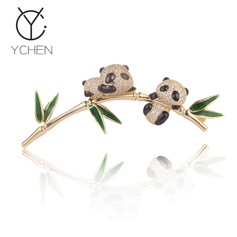铜合金锆石胸针 超萌攀爬熊猫胸针女国风西装配饰送外国友人礼物