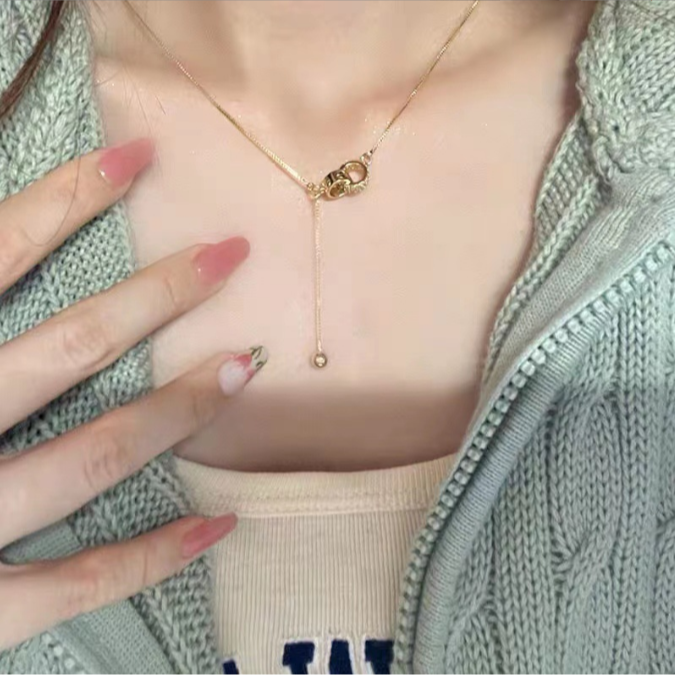 俪芭尚 合金亚克力吊坠 18k双环相扣镶钻吊坠