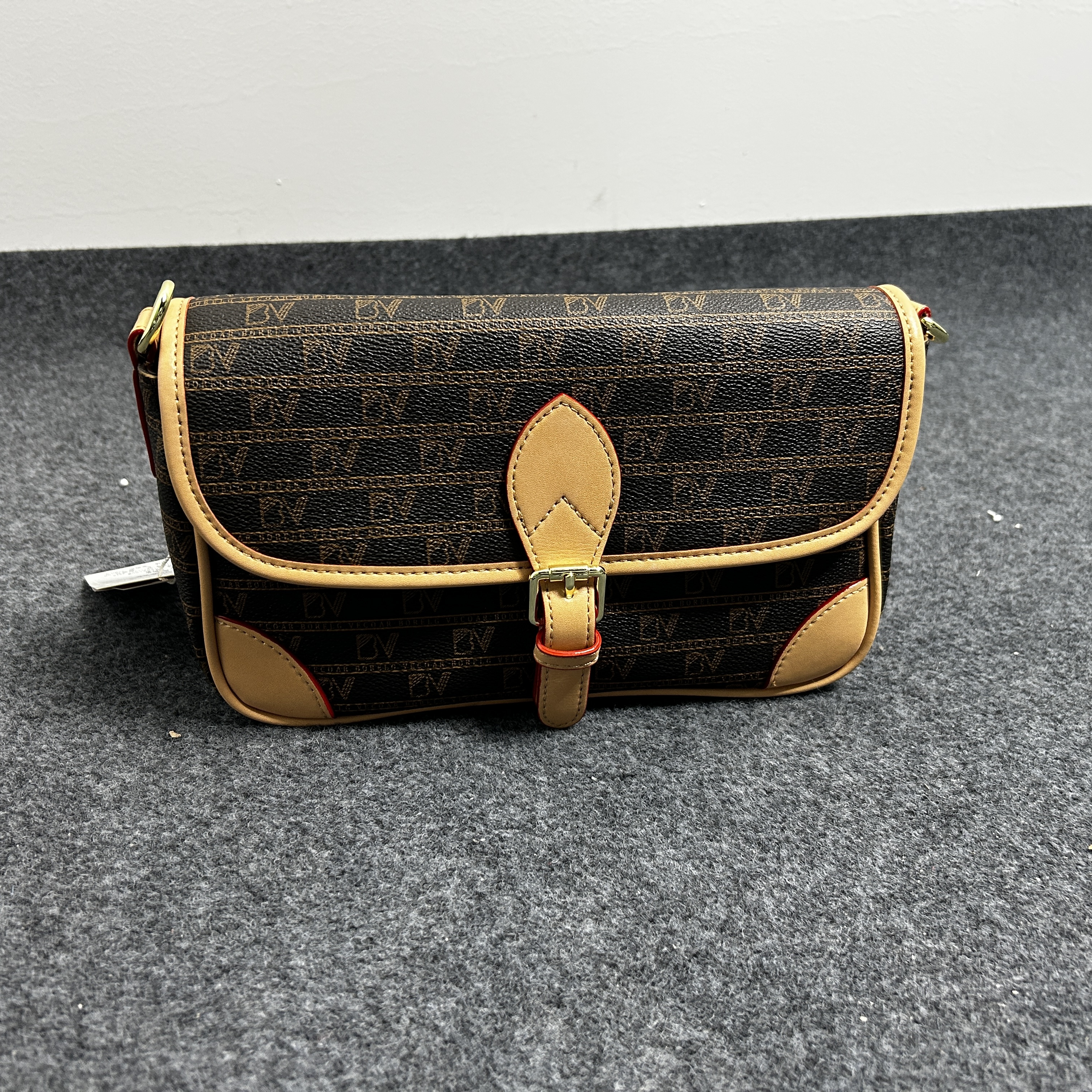 包包女2024新款潮时尚百搭褶洋气皱水桶包手提单肩斜挎包