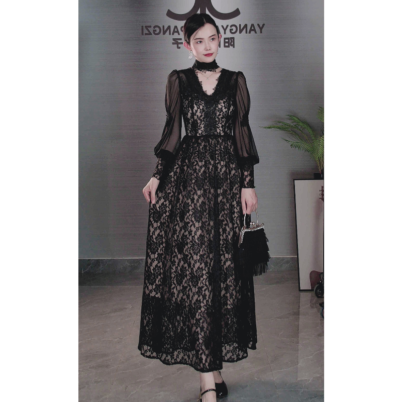 伯爵夫人105016黑色重工蕾丝V领连衣长裙秋冬赫本轻奢显瘦气质女