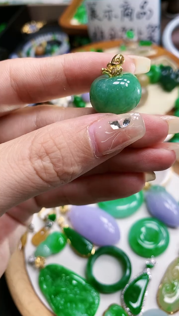 【闪购商品】定制翡翠18K金镶嵌吊坠