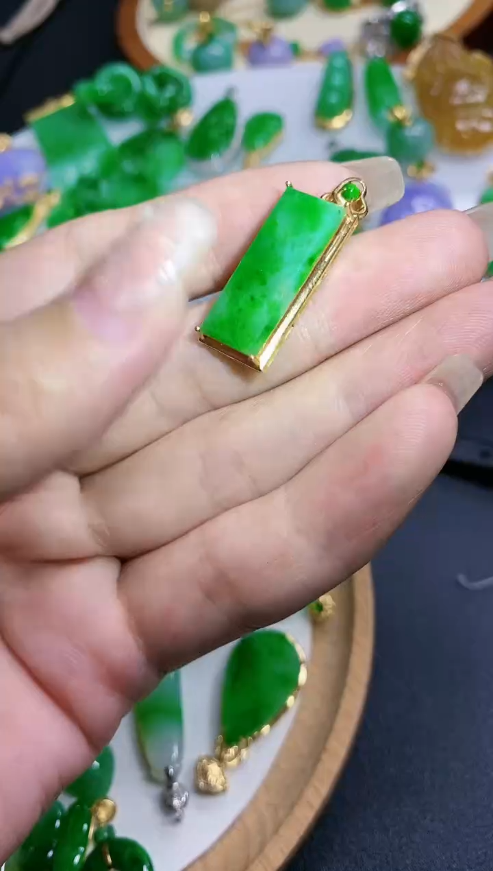 【闪购商品】定制翡翠18K金镶嵌无事牌