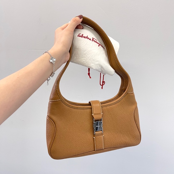95新 FERRAGAMO/菲拉格慕 手提单肩包062704