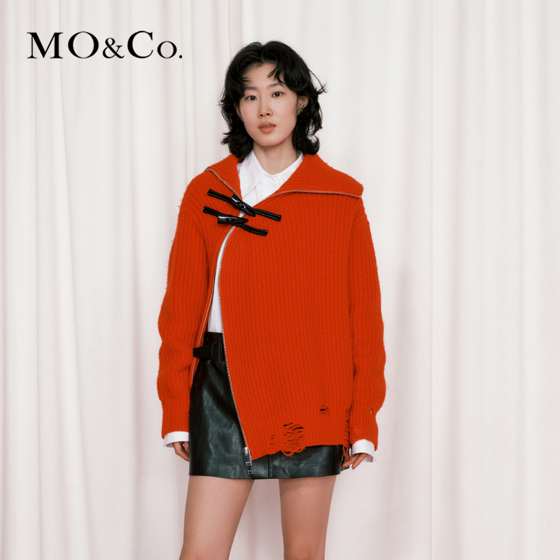 【新中式】MOCO2024春新品美丽诺羊毛斜襟牛角扣毛衣MBD1SWT023