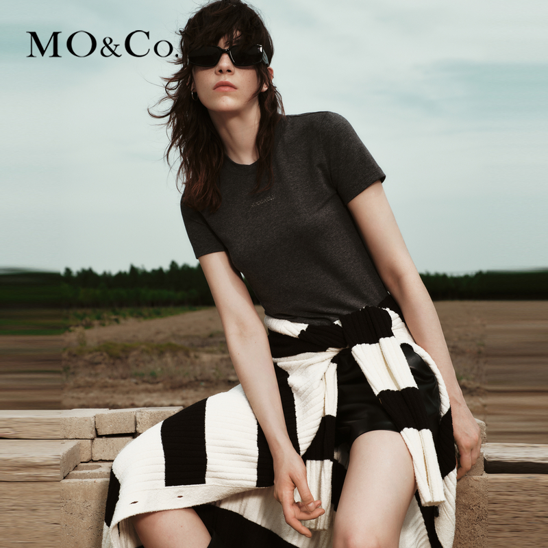 MOCO秋闪钻标语正肩修身T恤有弹性美式复古MBC3TEEK02
