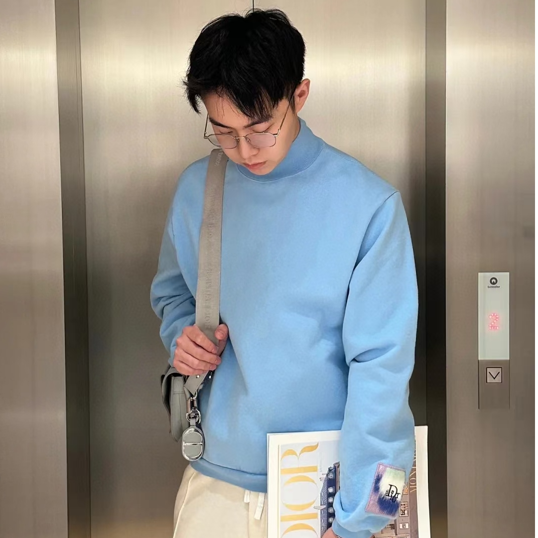 全新未使用 DIOR/迪奥 男士联名款半高领 蓝色卫衣129008休闲宽松