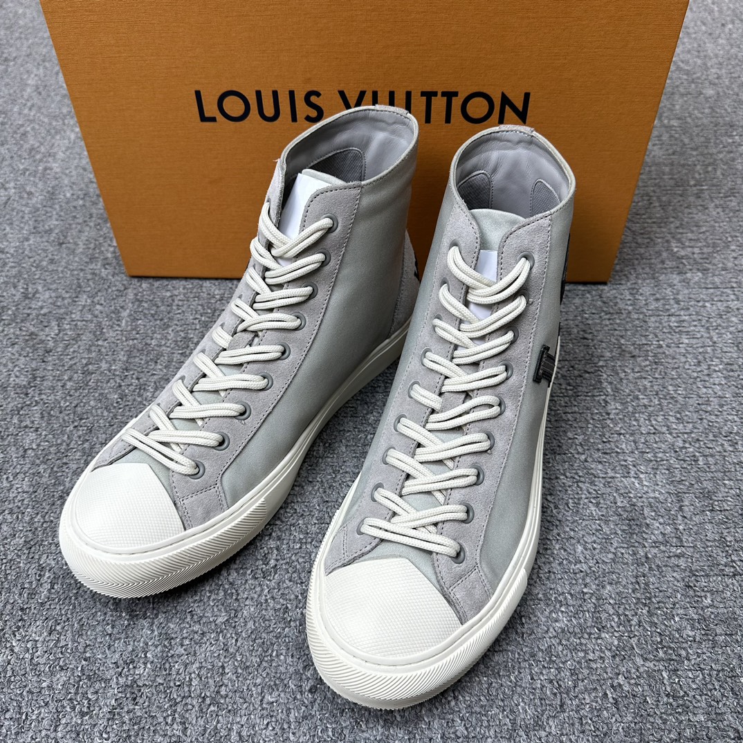 全新未使用 LouisVuitton/路易威登 淡绿色字母高帮板鞋124372   