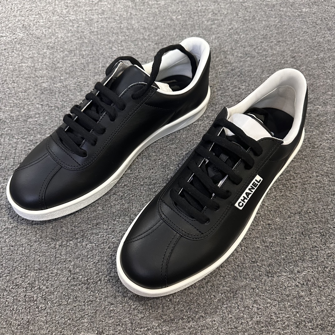 全新未使用 Chanel/香奈儿 香奈儿男士黑色牛皮休闲运动鞋146748