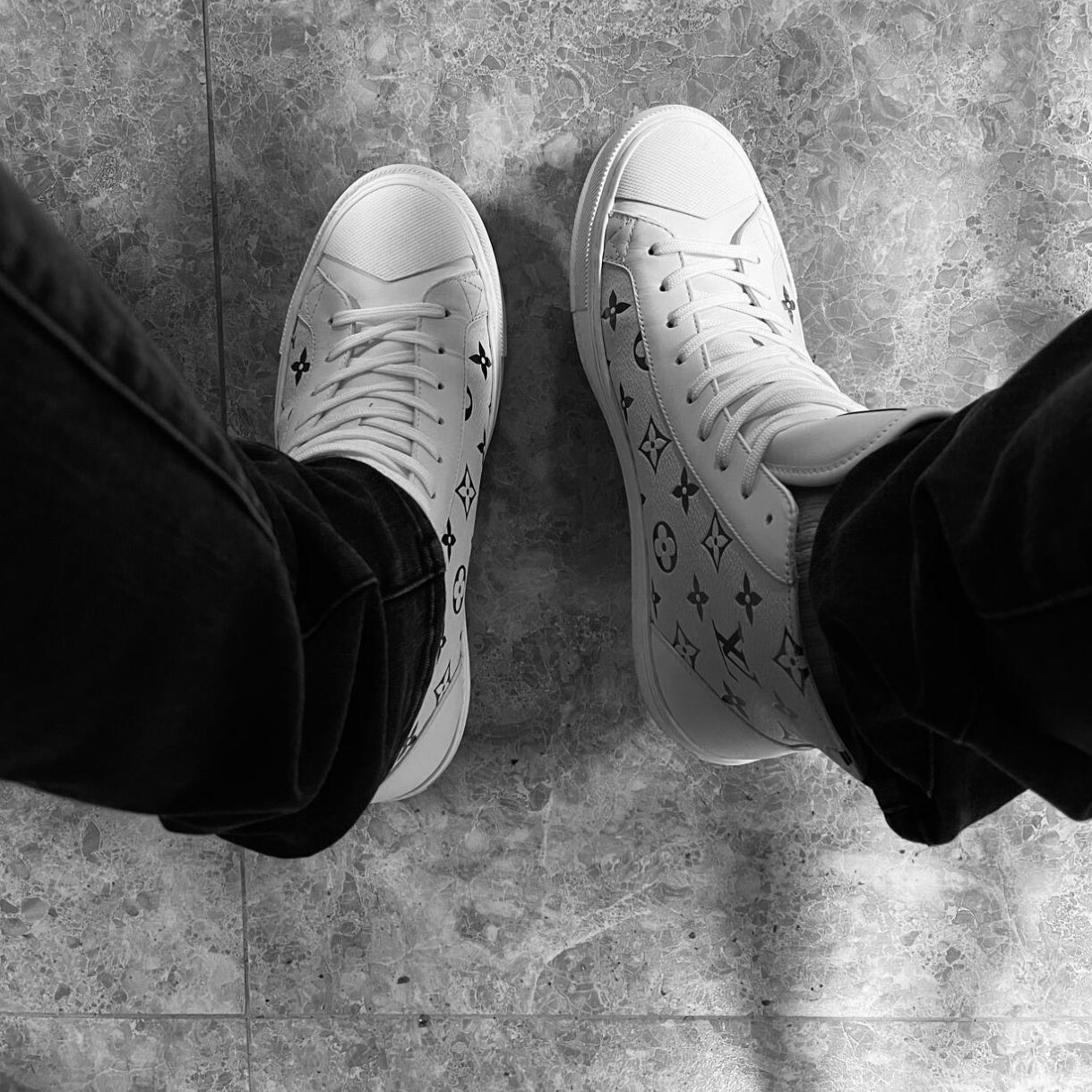 全新未使用 LouisVuitton/路易威登 高帮白色镭射老花板鞋 115237