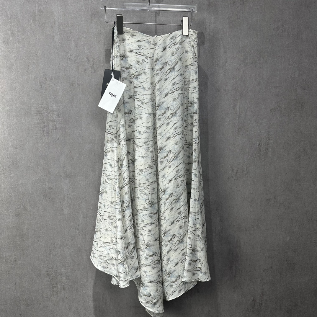 全新未使用 FENDI/芬迪 女士白色双Flogo裙子碎花印花长裙124979 