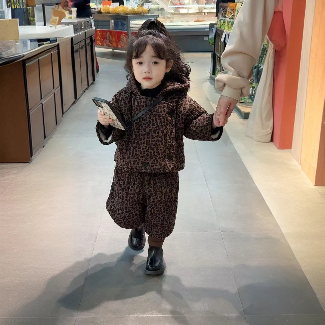 女童套装冬季豹纹加绒三层加厚儿童服装两件套连帽宝宝家居服衣服