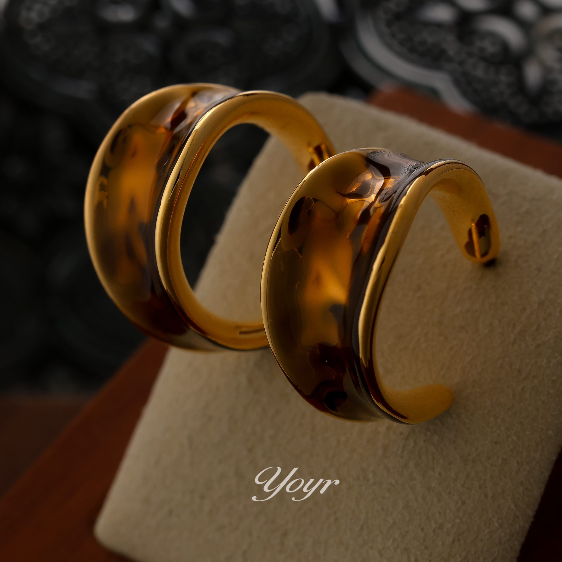 YOYR 黄铜珐琅耳饰 雅丹风高级感珐琅耳环2025年新款暖色月牙耳圈