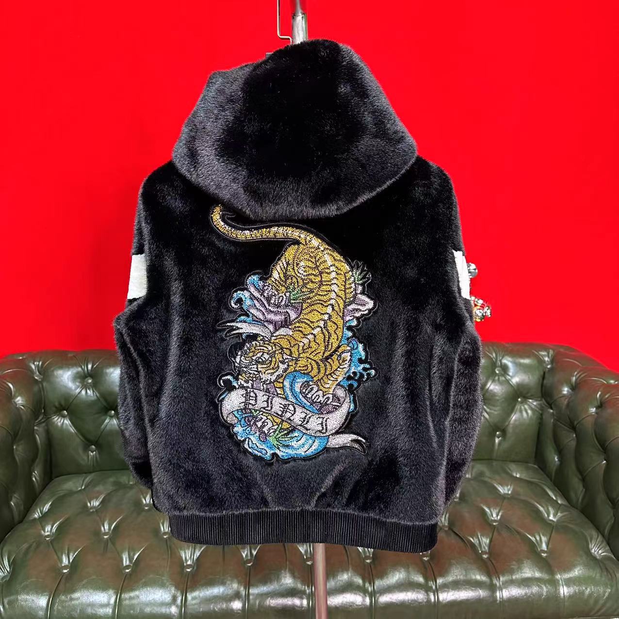 法拉盾甄选冬季时尚潮流保暖加厚双老虎头烫钻连帽外套男8863