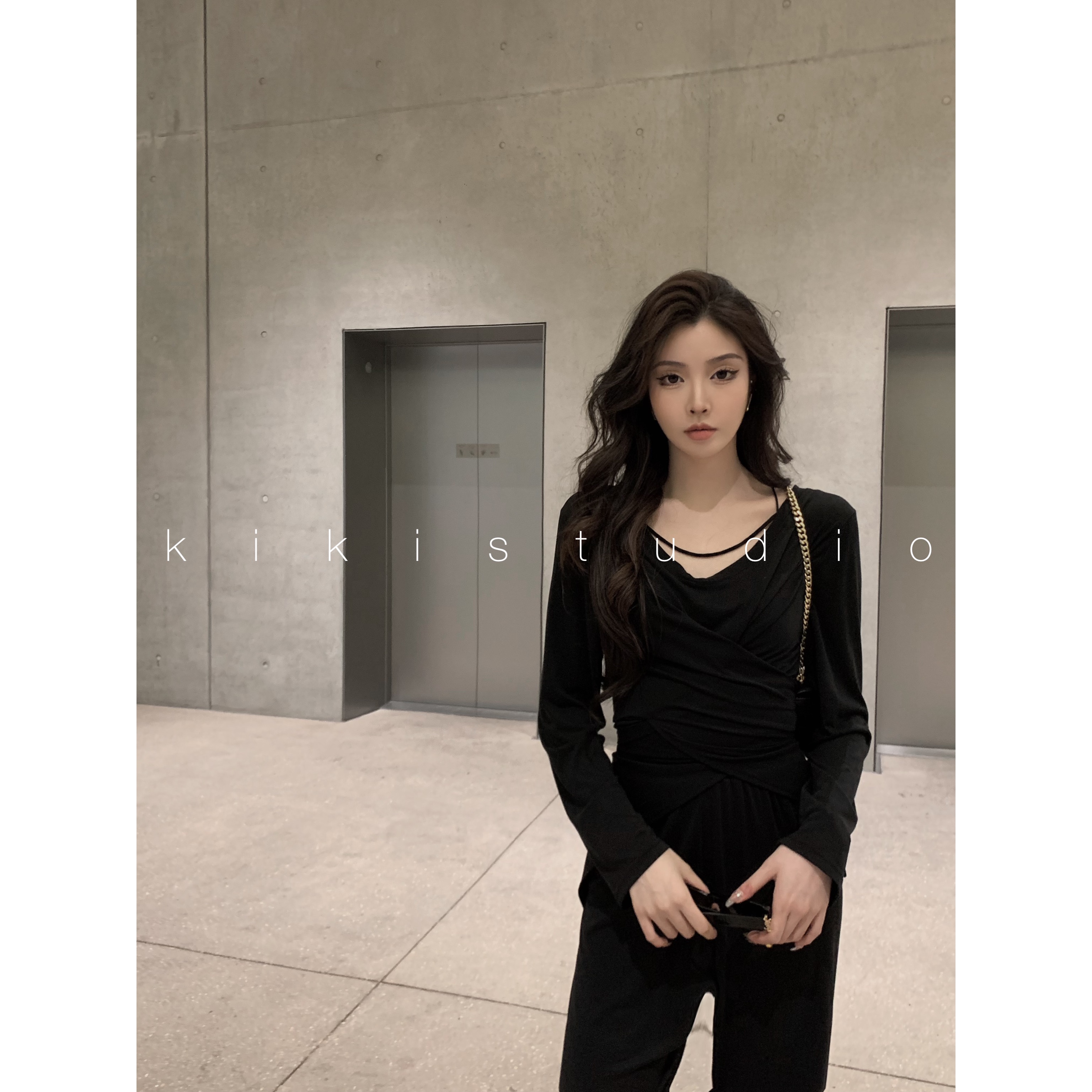 FIINAL【丹尼尔】高级气质设计感新款纯色交叉上衣套装