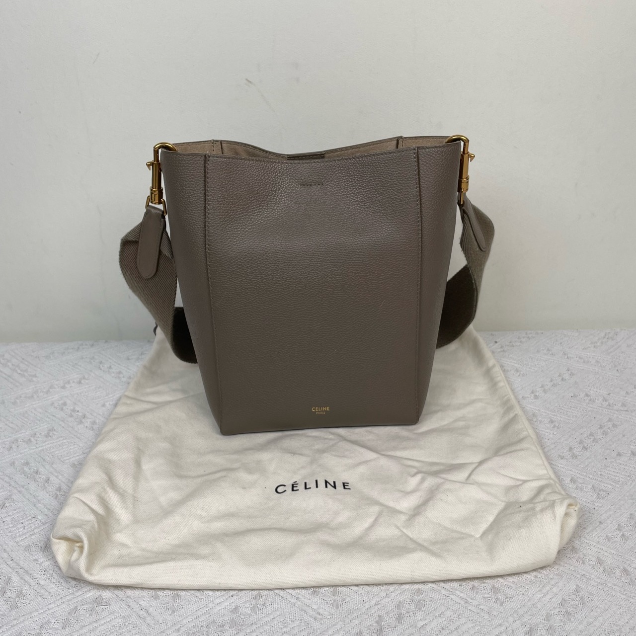 95新 Celine/思琳 0846Celine/赛琳手提单肩斜挎水桶包灰褐色