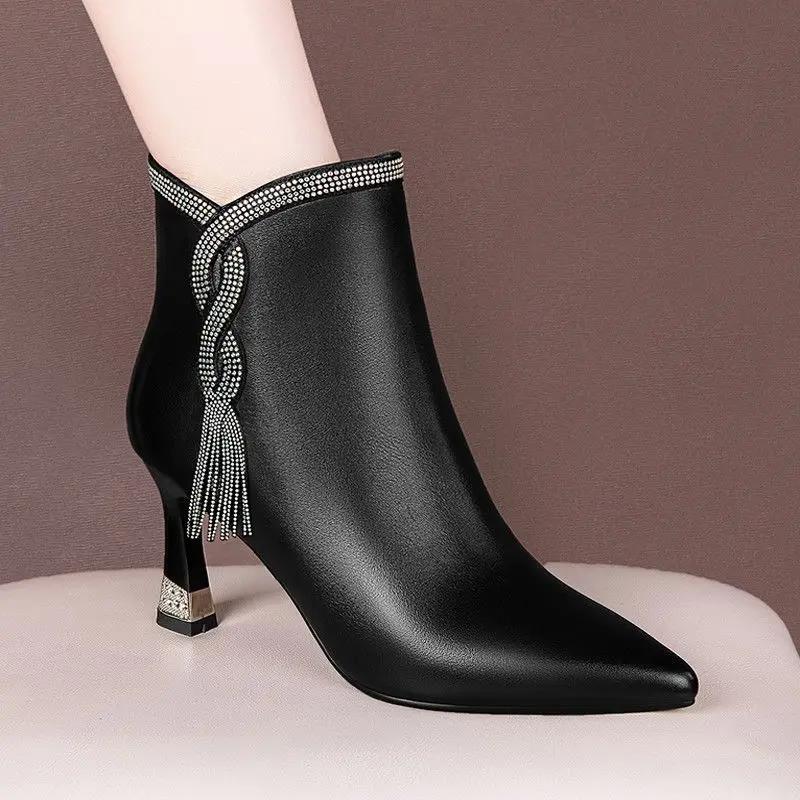 秋冬季新款2023秋冬新款百搭粗跟短靴女中跟细跟圆头亮皮加绒保