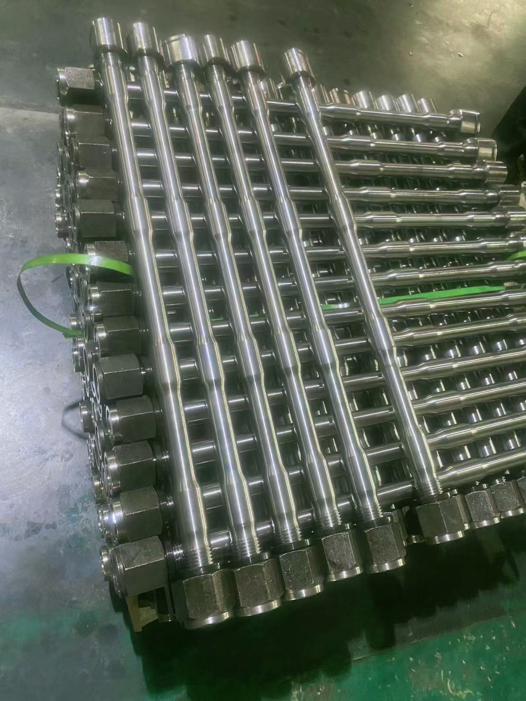 挖掘机破碎锤挖机配件挖机通体螺丝长螺丝贯穿丝