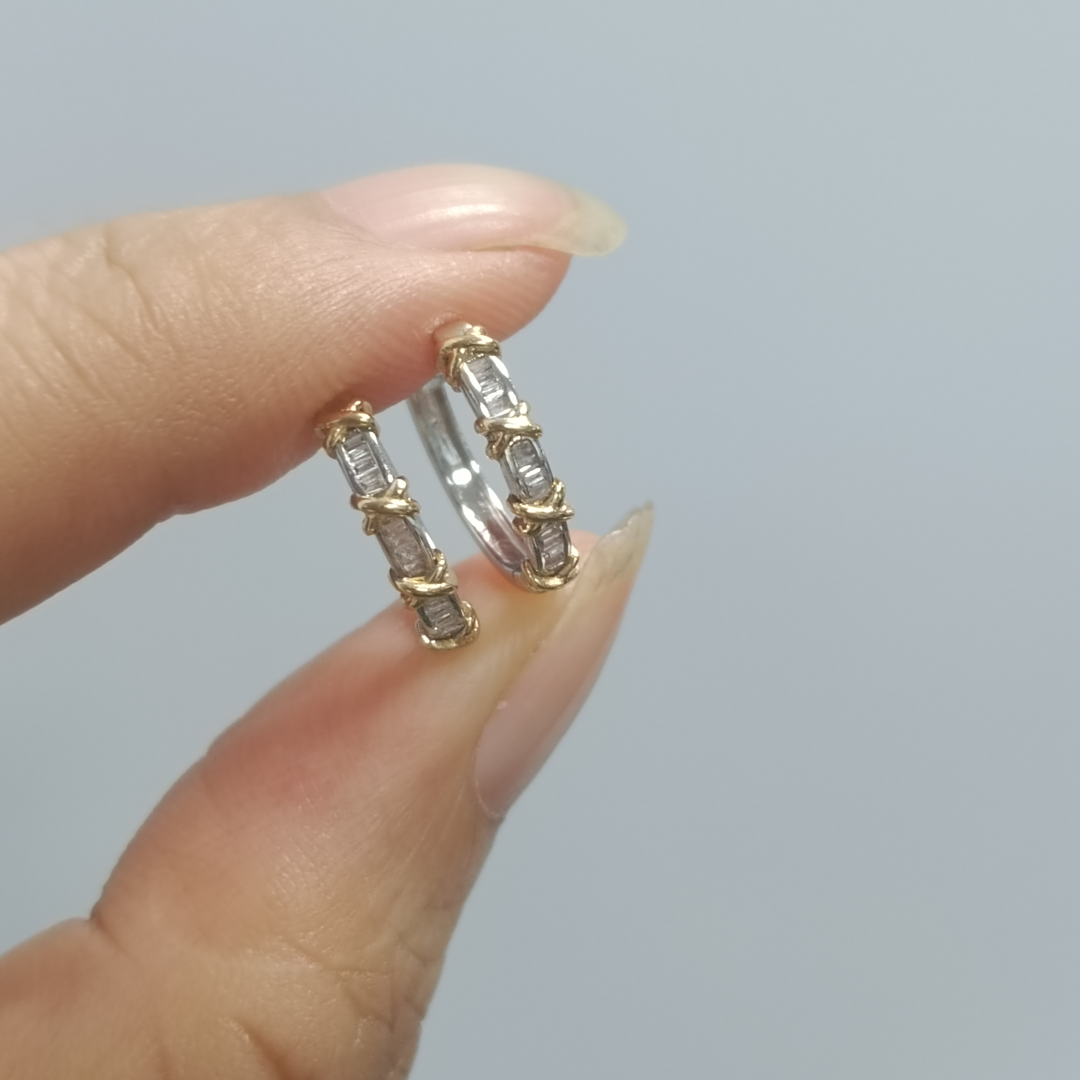 18k金交叉钻石耳扣 天然钻镶嵌梯方闪亮简约x型耳包耳圈