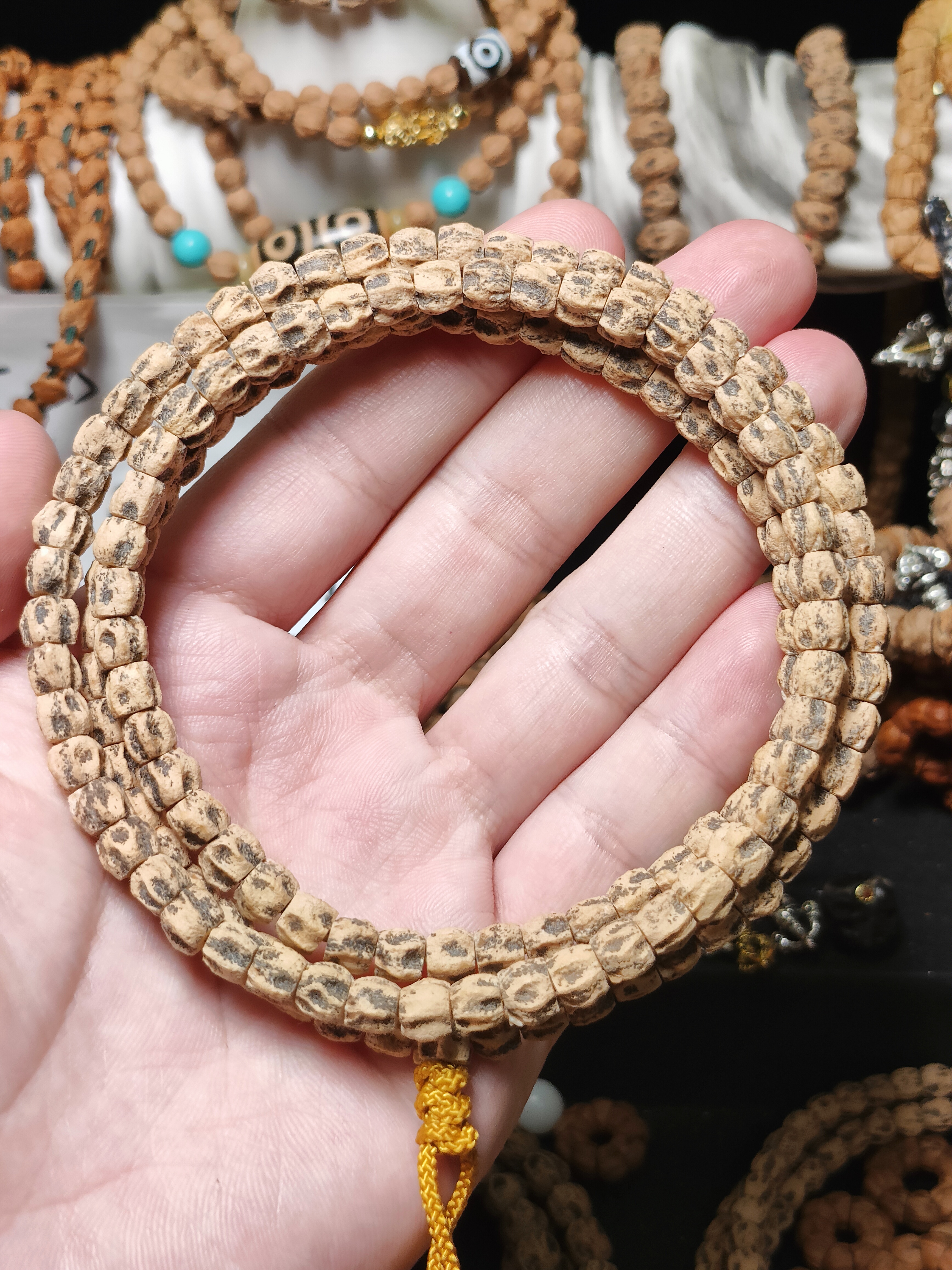 热振刀锋深坑龙脊脏串，规整度高，皮质好密度高，变色快，龙脊突出