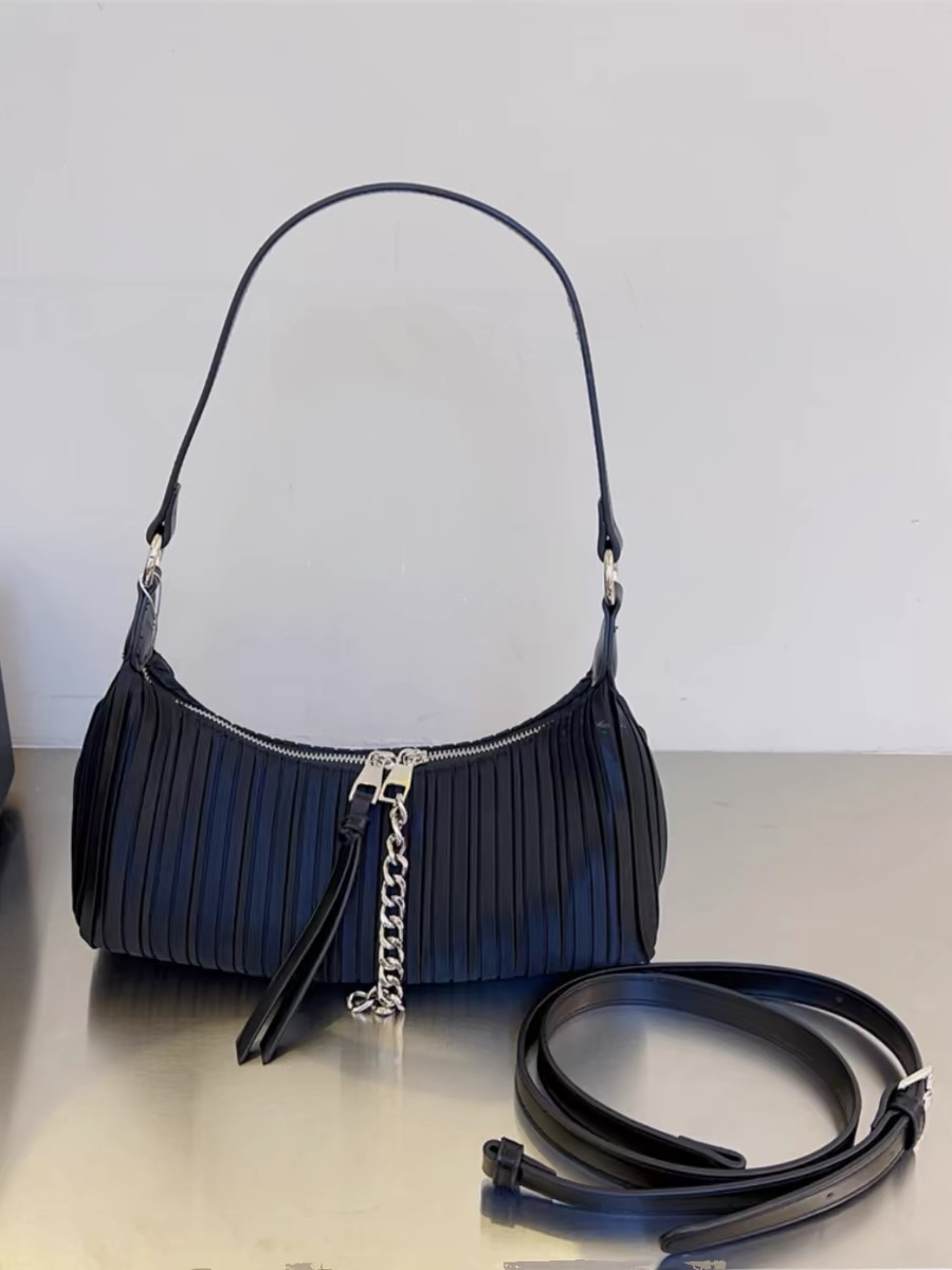 2024新款轻便褶皱腋下精致小法棍单肩斜挎女时尚潮雨伞包