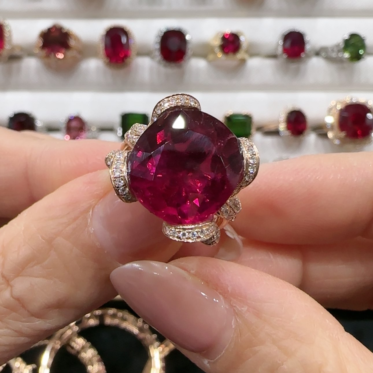 【闪购商品】碧玺戒指18K金镶嵌如****。