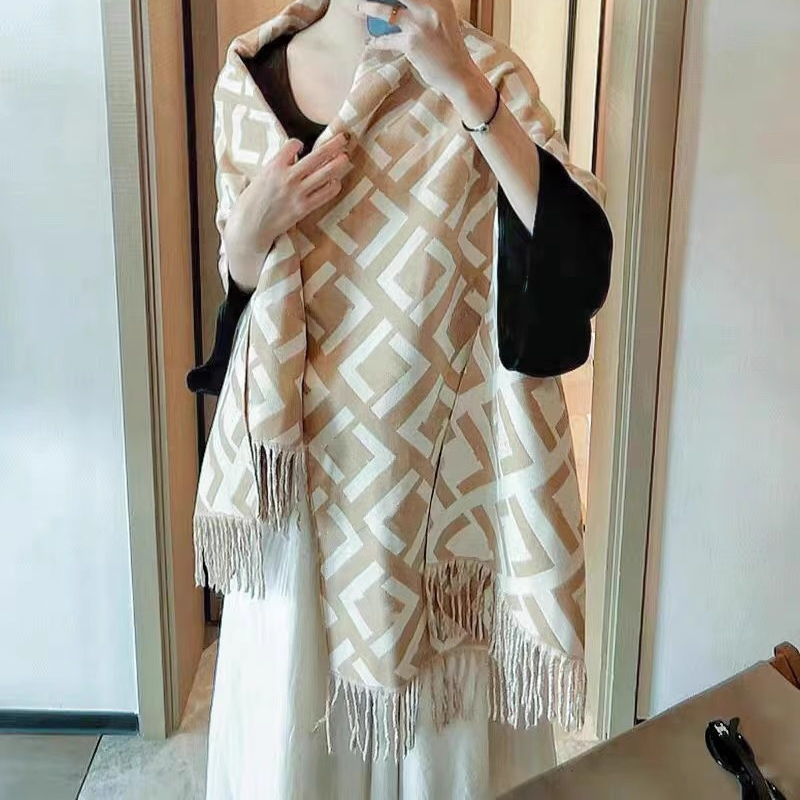 【懂得都懂】字母印花羊绒围巾流苏保暖围脖披肩两用围巾女