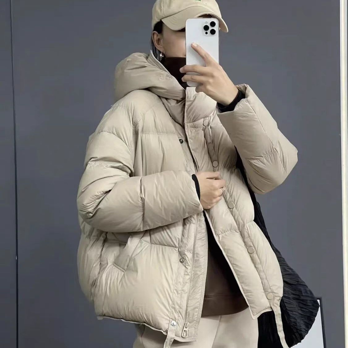 秋冬百搭潮流轻薄保暖休闲短款羽绒服女2023年冬季新款白鸭绒服