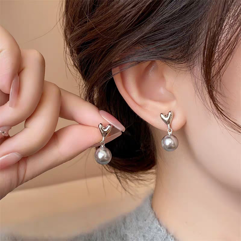 铜合金耳饰 施家灰色仿珍珠爱心耳坠小众轻奢感高级无耳洞耳夹女