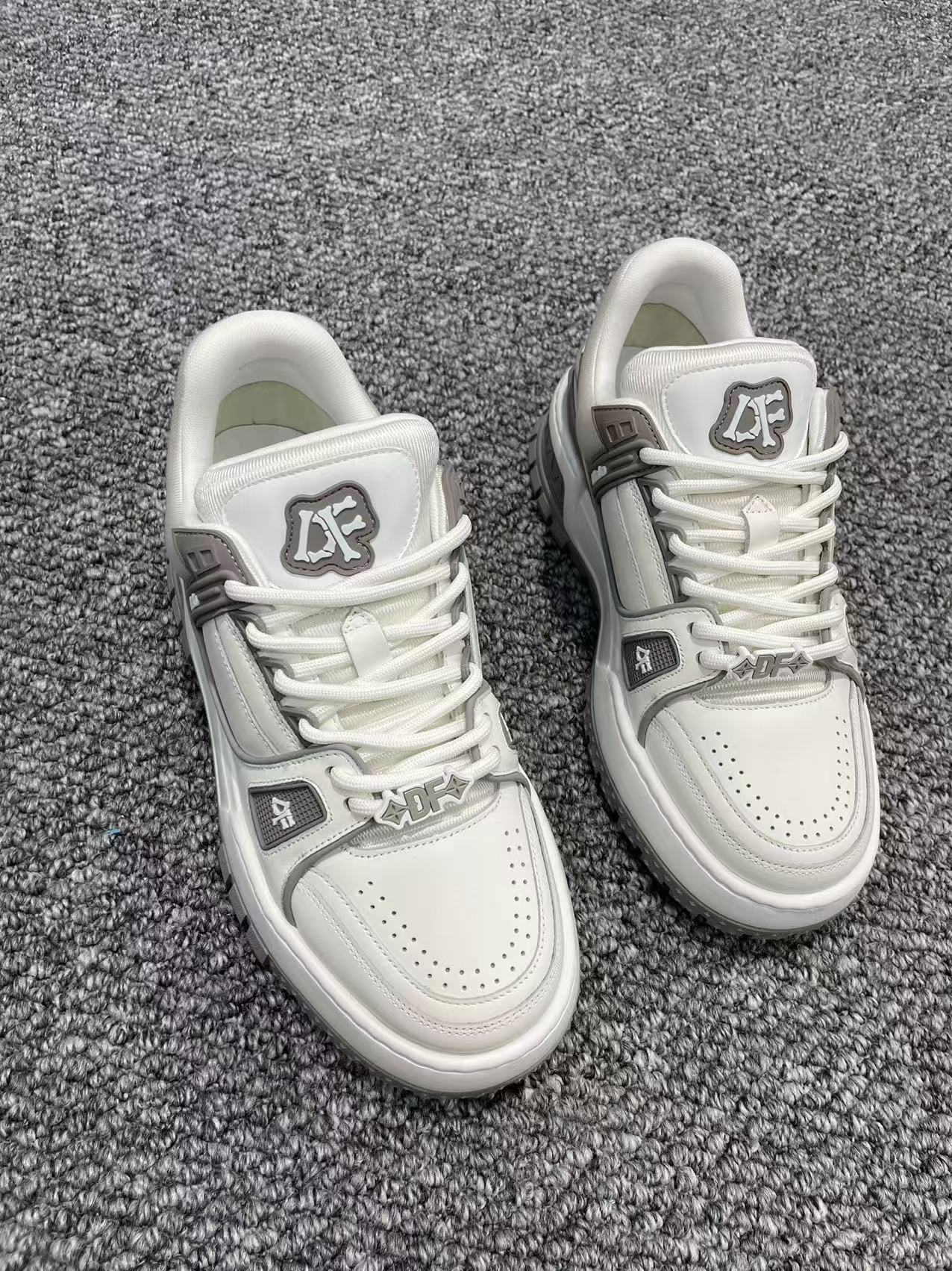 《迪卡里奥费雷》小牛男款白搭休闲鞋男士白色鞋子百搭透气厚底潮流