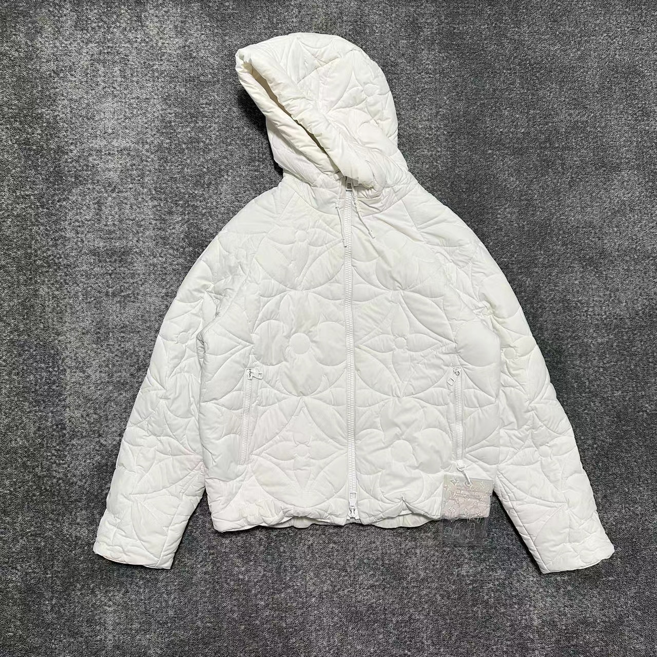 98新/louis vuitton lv 白色三花花卉棉服/48码