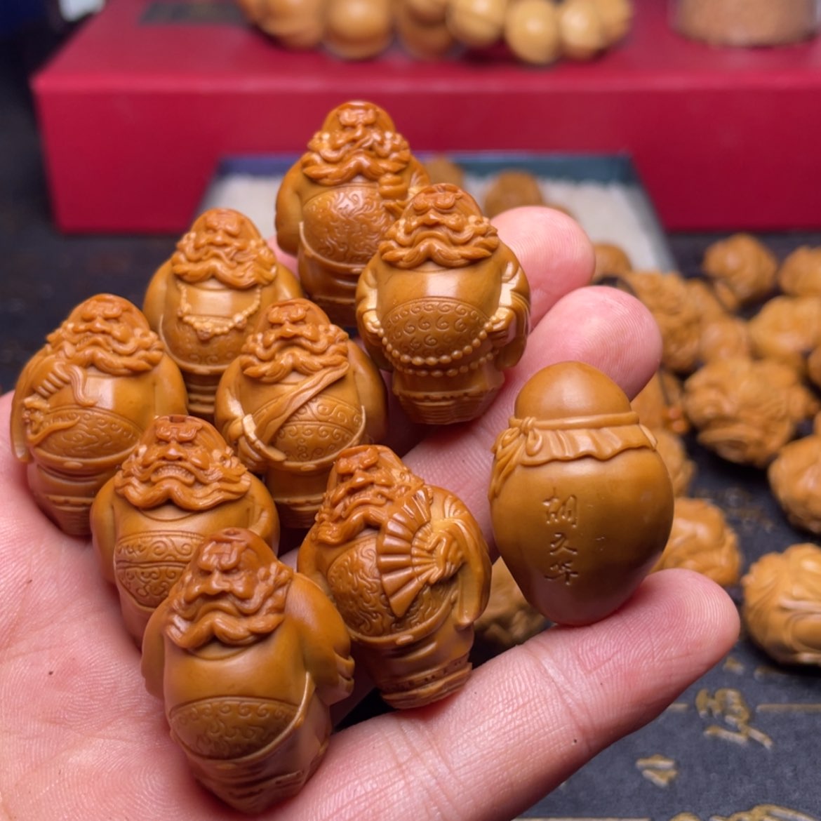 【闪购商品】橄榄核雕疯**蛐