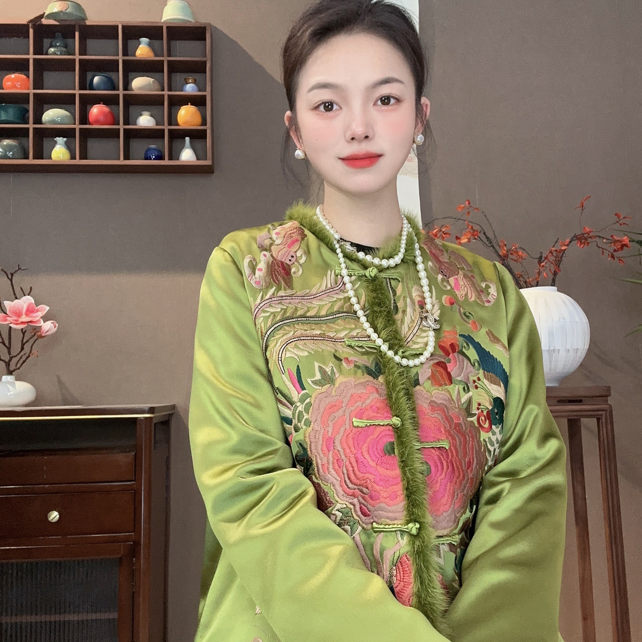 《深圳佐漫》Y1005沧澜 新中式重工凤凰牡丹刺绣拼水貂毛加厚棉服