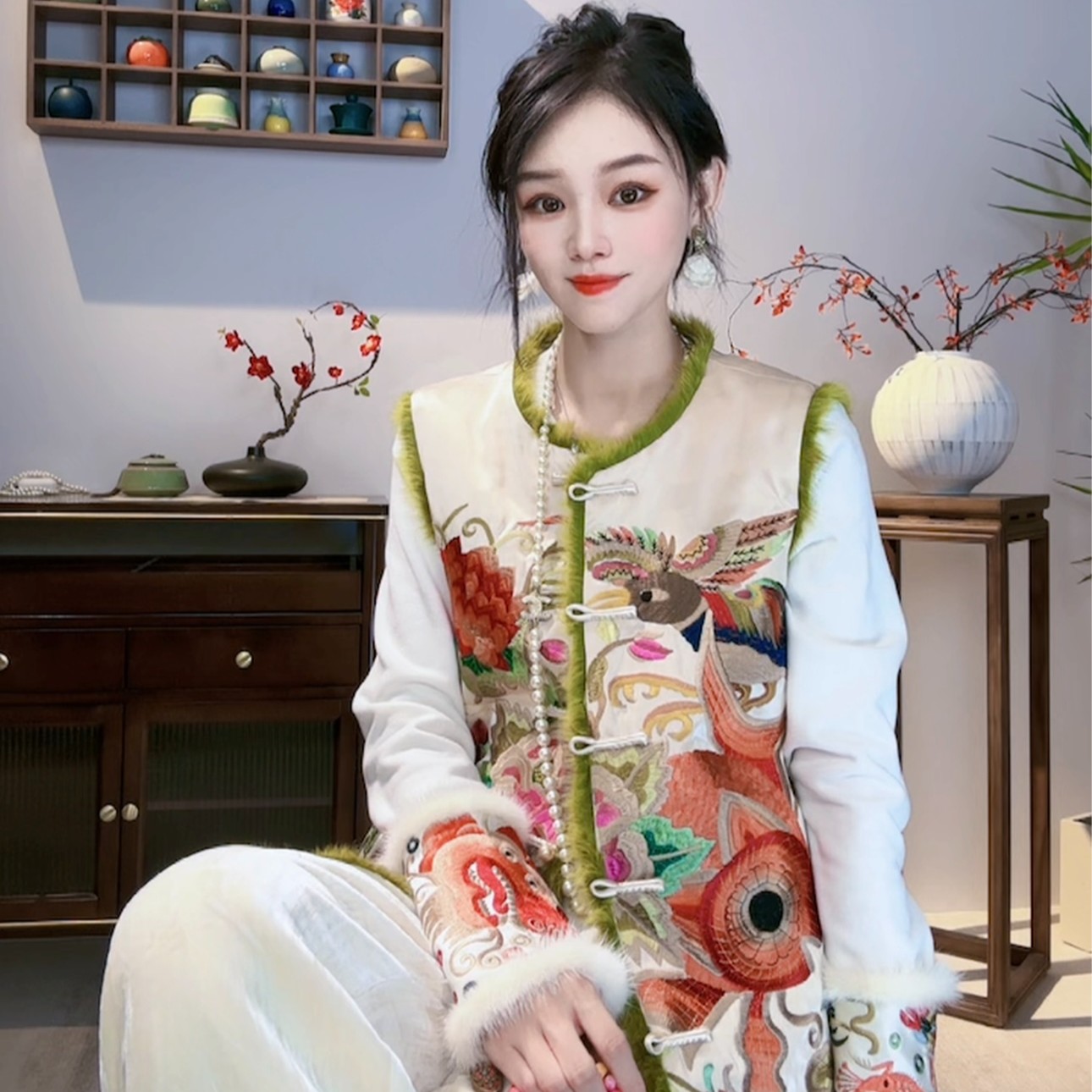 《深圳佐漫》Y1003年年有鱼 新中式重工花鸟鱼刺绣拼接毛毛国风马甲