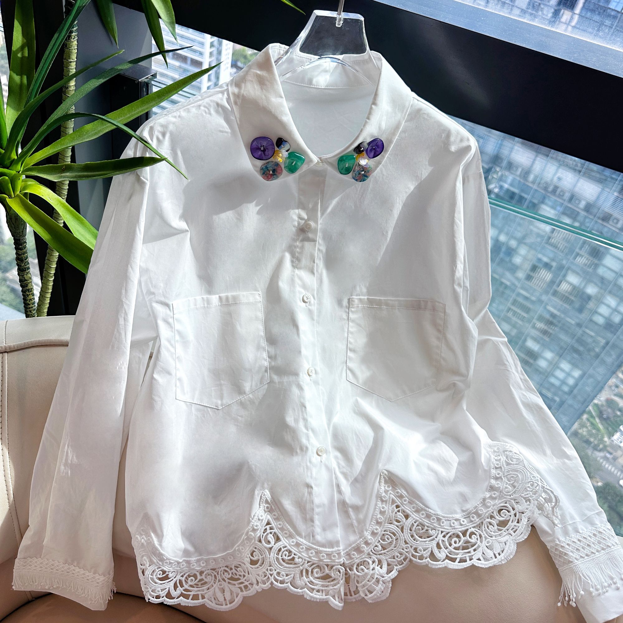 《深圳佐漫服饰》Y1018   小桃雾  重工钉珠气质娃娃领水溶百搭衬衫
