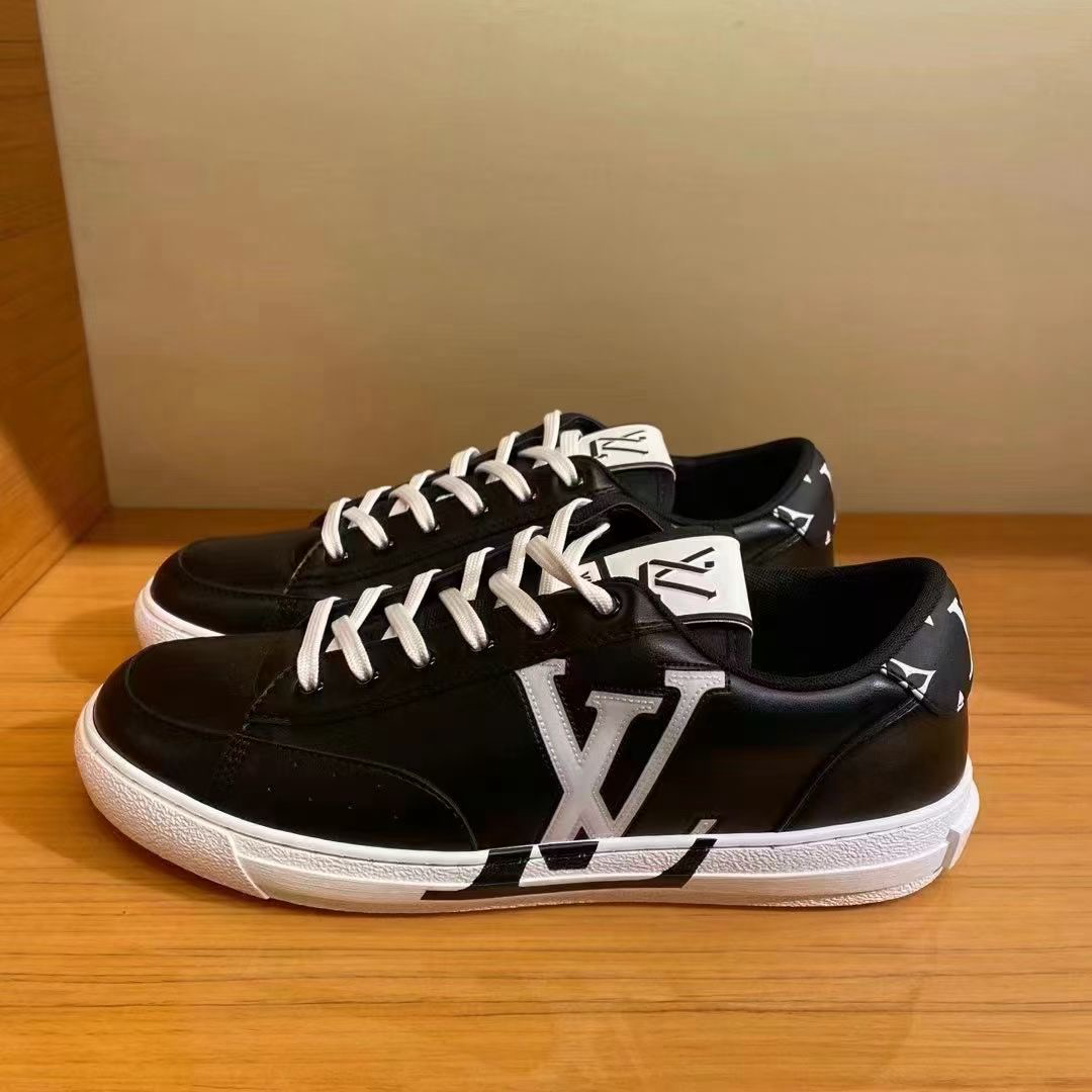 全新未使用 LouisVuitton/路易威登 LV男士板鞋/简洁休闲款运动鞋