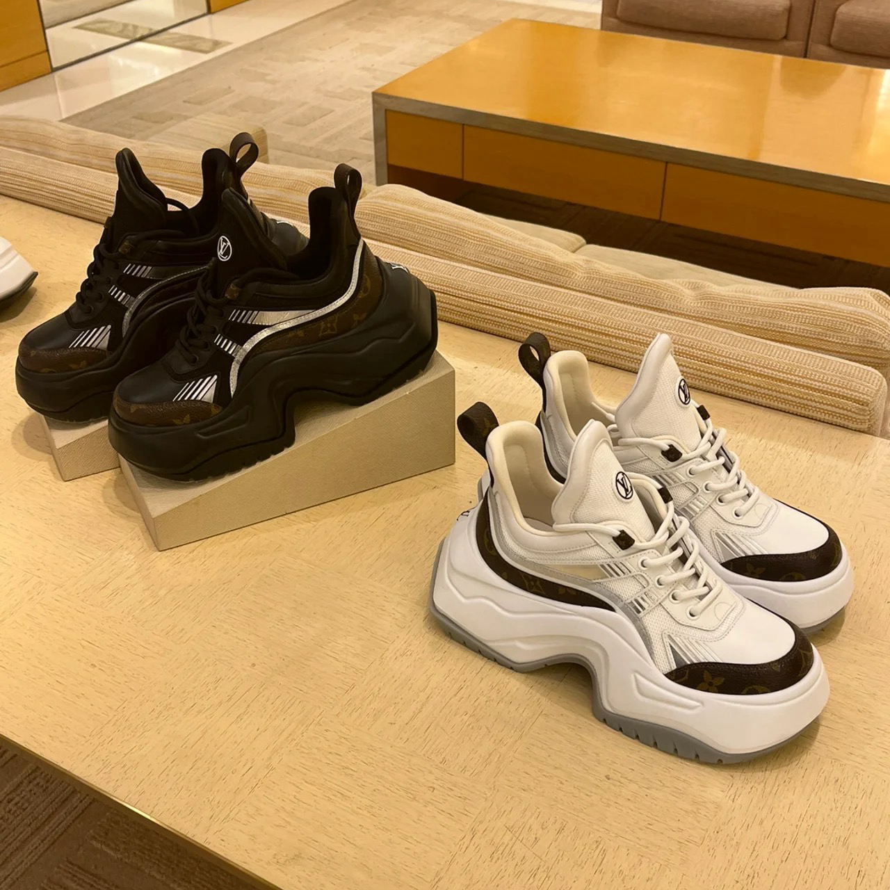 全新未使用 LouisVuitton/路易威登 LV女士2代老爹鞋Archlight2.0