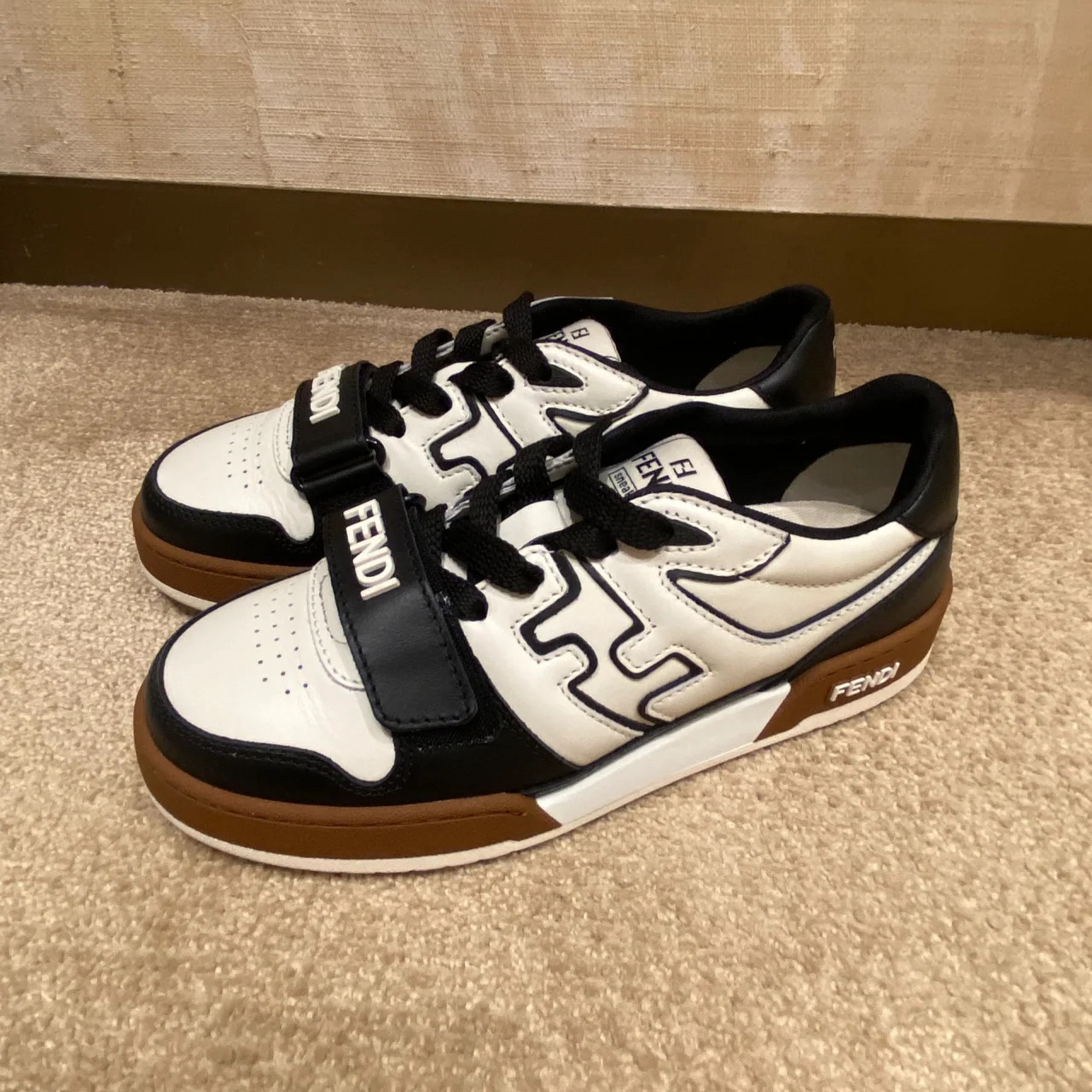 全新未使用 FENDI/芬迪 新款魔术贴款Match板鞋/黑白熊猫运动鞋女