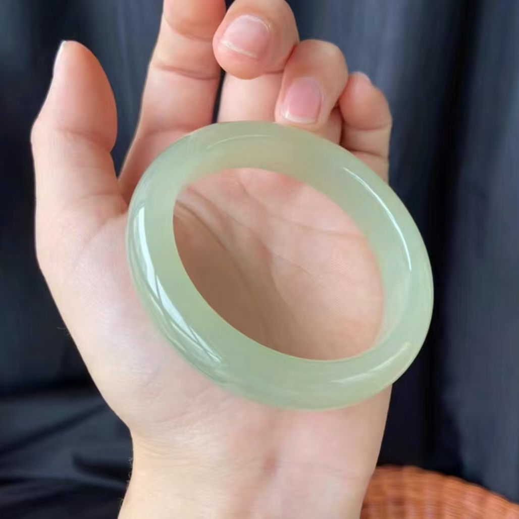 天然和田玉冰晴水女士精品玉石手镯