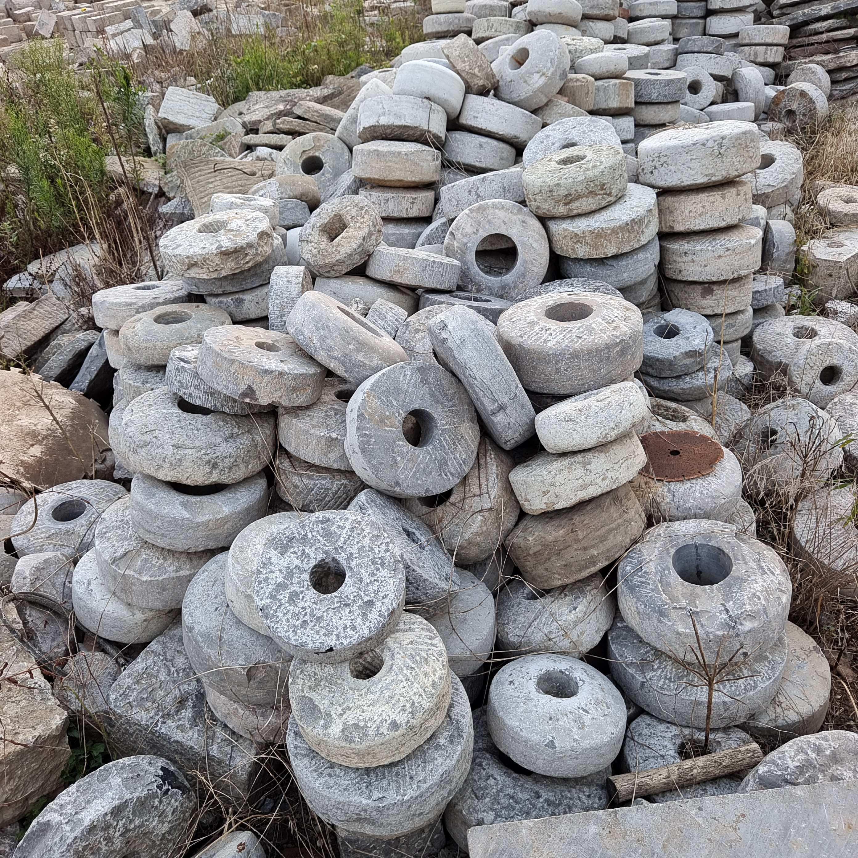 民俗摆件 青石老石钱，钱串子，摆件