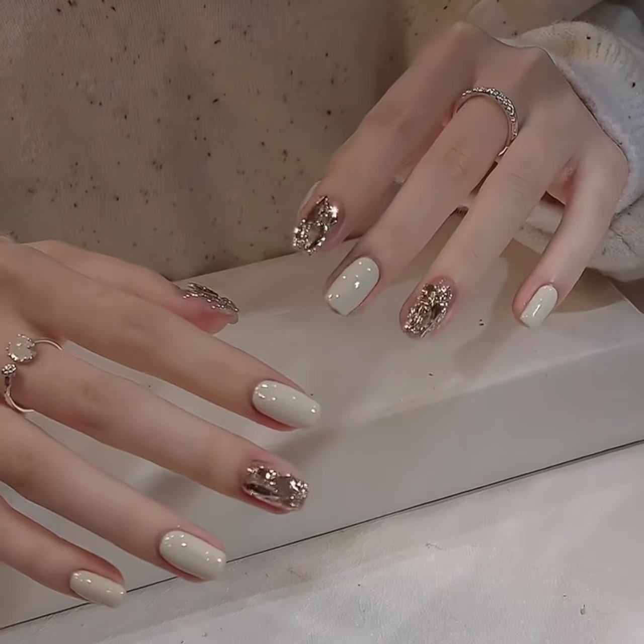 【清风茉白】奶白香槟钻手工穿戴甲秋冬夏日轻奢高级感显白美甲贴