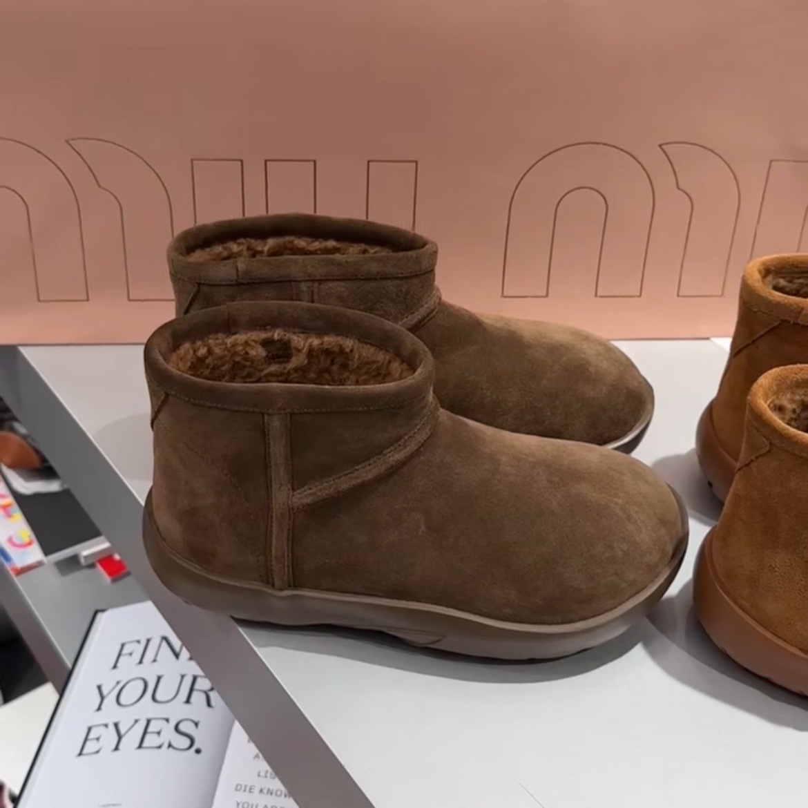 诗歌兰2025冬款百搭厚底磨砂休闲加绒短靴保暖棉靴皮毛一体雪地靴