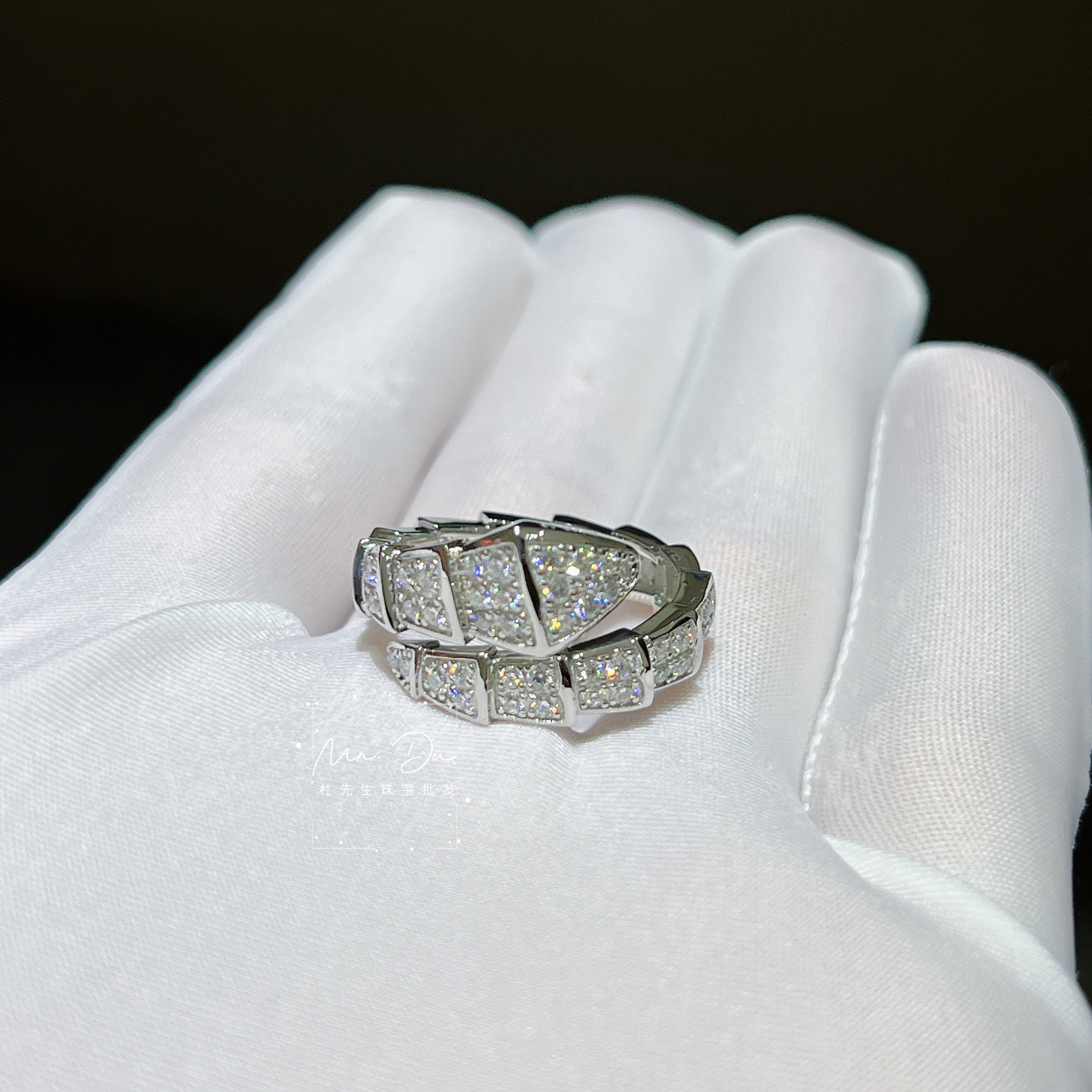 莫桑石铂金PT950镶嵌莫桑钻时尚满钻蛇戒指抖音基地质检发货经典S