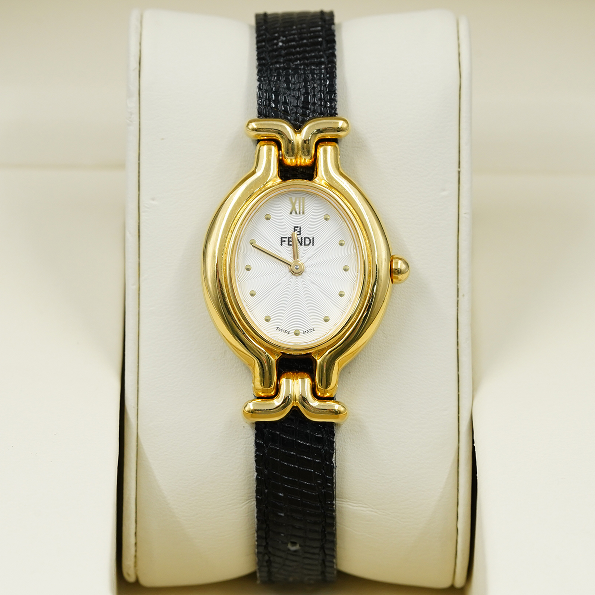 95新 FENDI/芬迪 芬迪白盘24*38mm镀金腕表/MWP000274