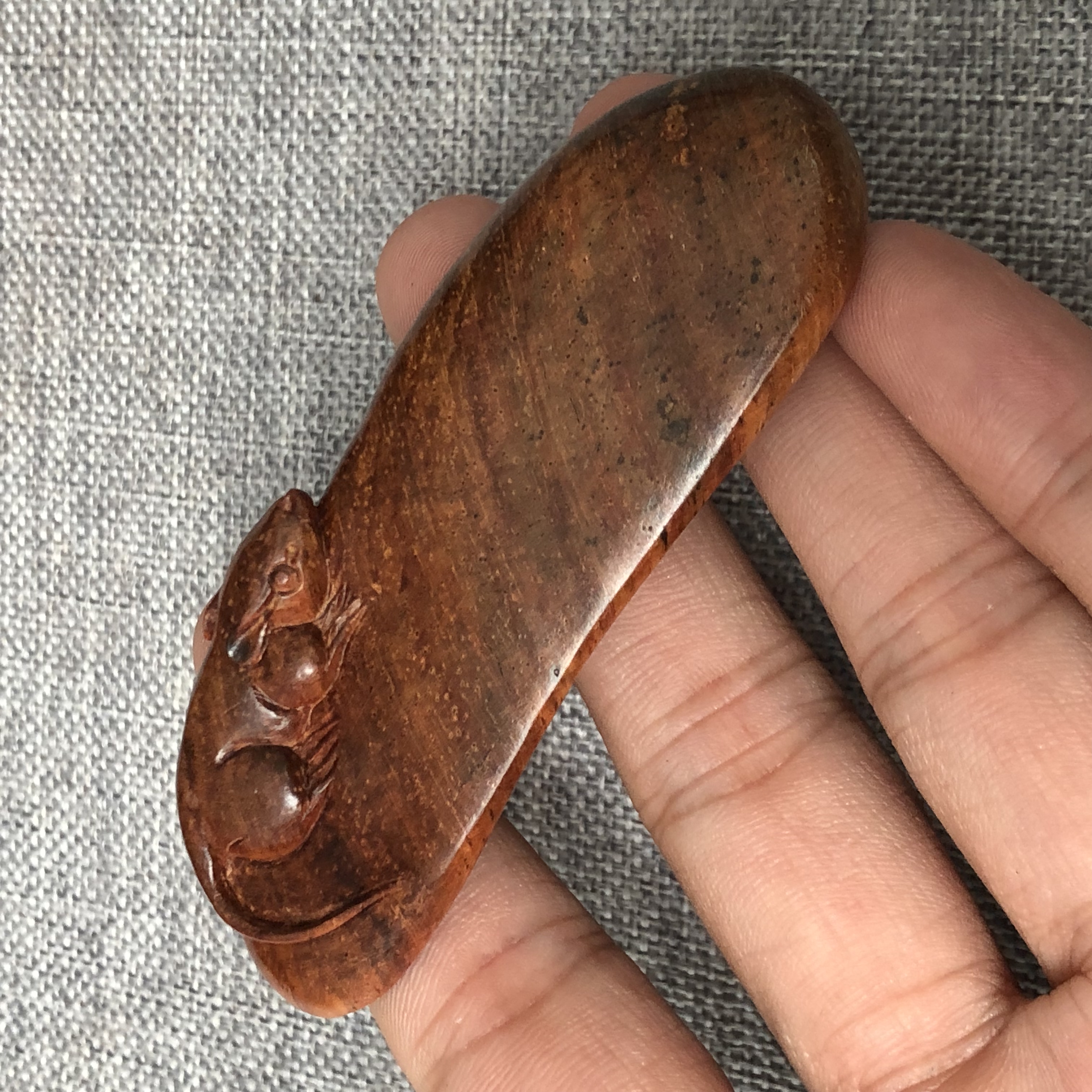 zb0202越南黄花梨老鼠原木，长宽高：7.4/2.6/1.1cm，12g