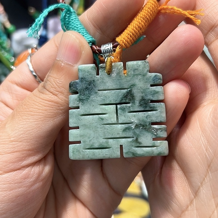 翡翠颈饰未镶嵌喜