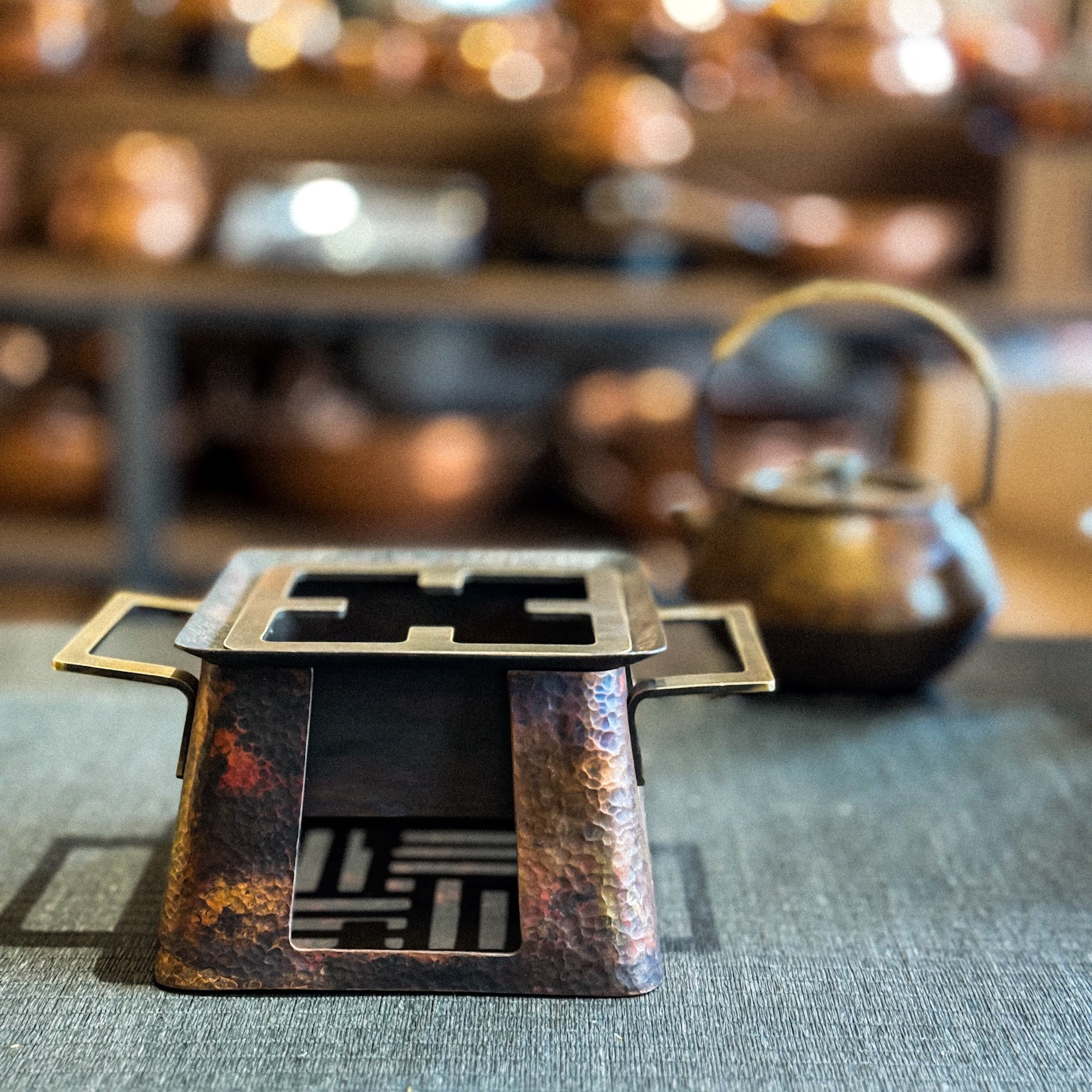 云南春喜铜手工锻打紫铜汉风双耳四方炉