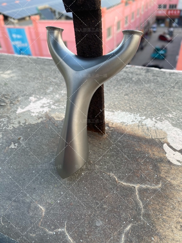 钛合金圆头鲨鱼弹弓高精度户外竞技扁皮筋飞虎弓