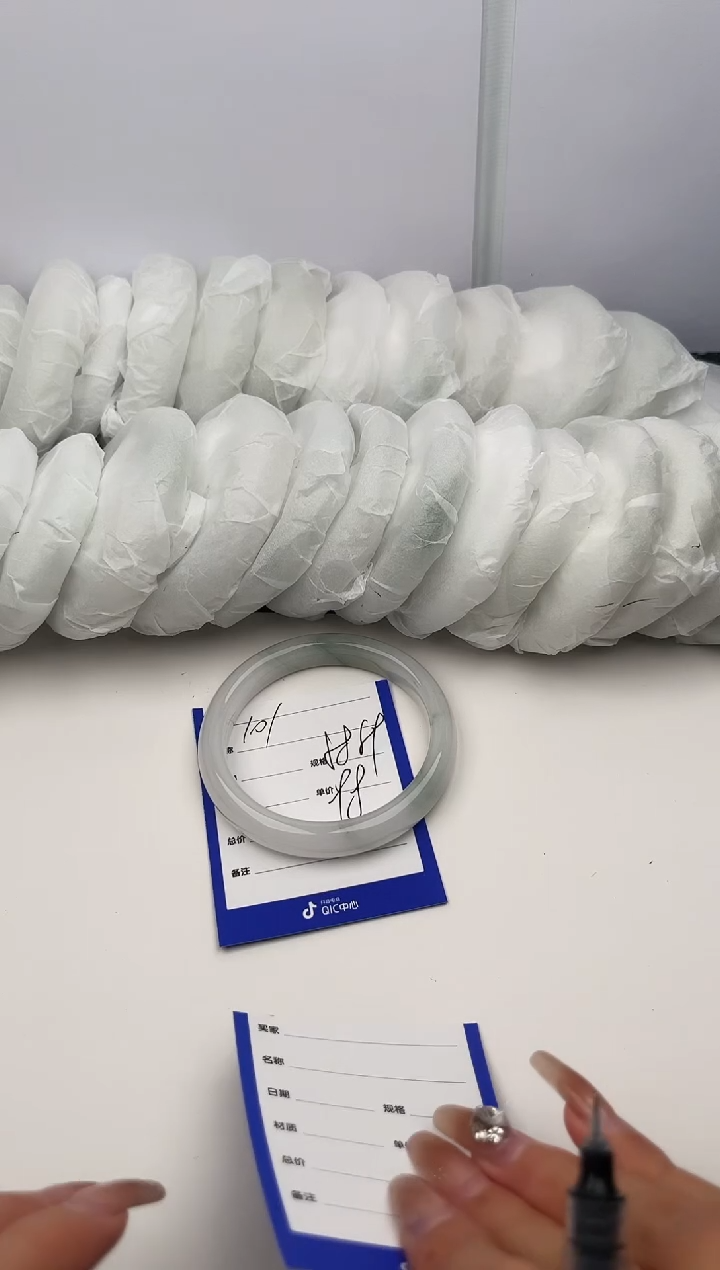 【闪购商品】石英质玉手镯未镶嵌101